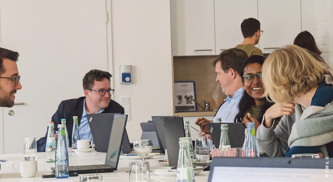 Austausch im Plenum in der Ölmühle. © FiW e. V.