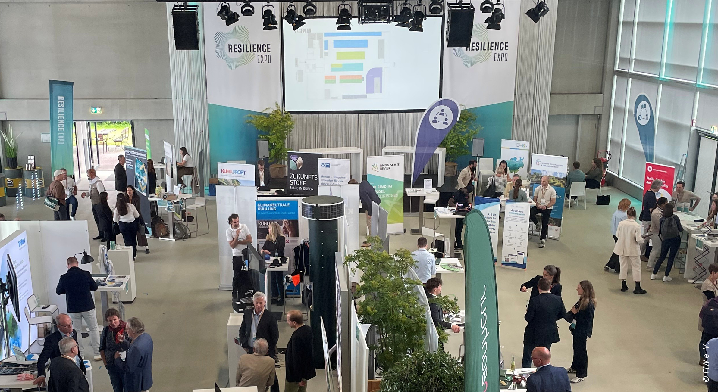 Das Expo-Gelände der Resilience Expo 2026 bot Raum für Fachinformationen, Austausch und Einblicke in praxisnahe Lösungen der Klimaanpassungswirtschaft. © FiW e. V.