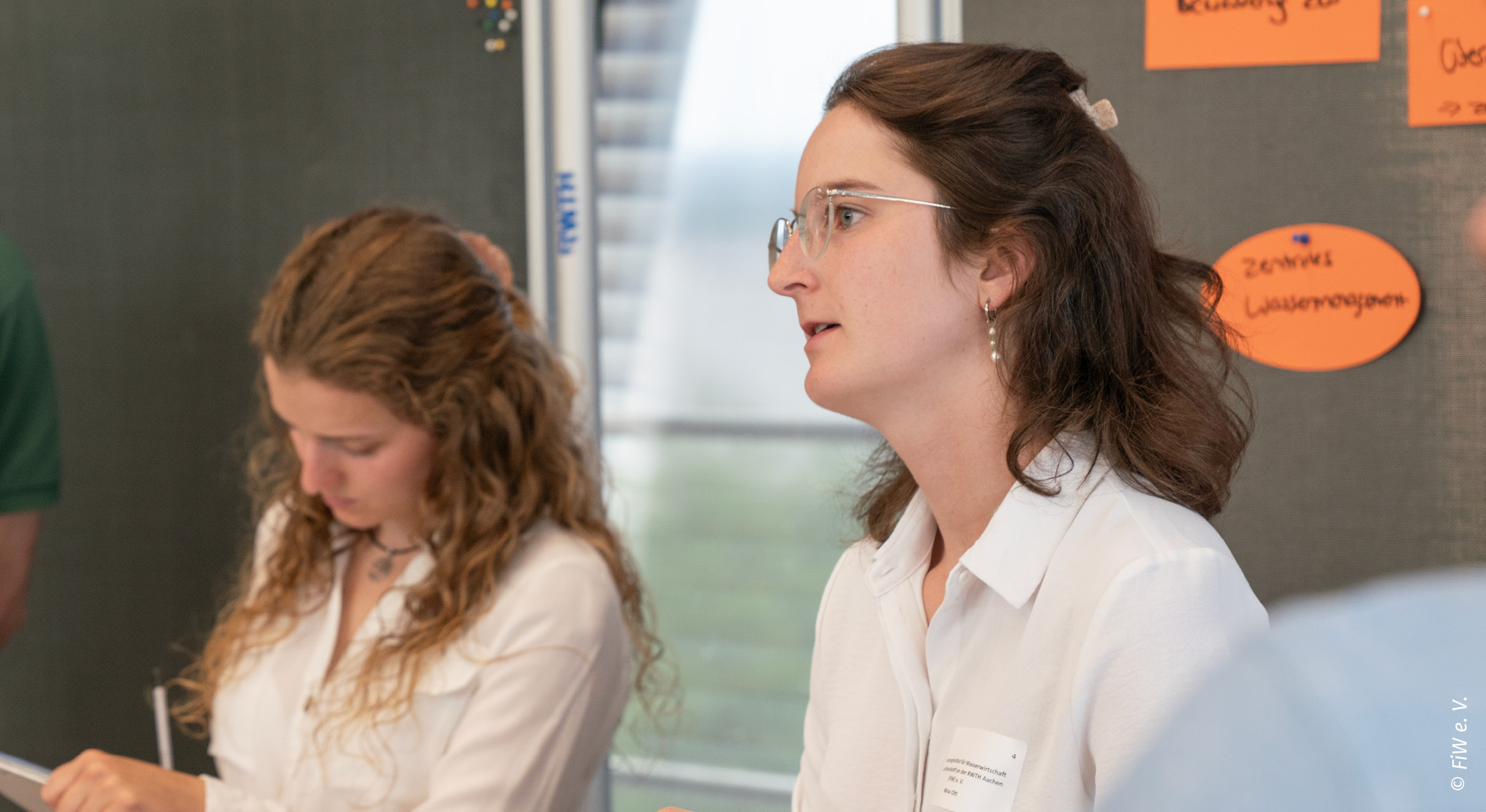 Nina Ott vom FiW im Gespräch beim World Café.